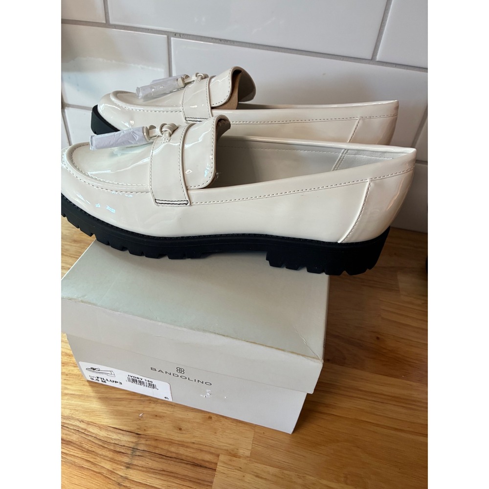 Bandolino Fillup3 Ivory Patent Lug Sole Tassel Loafers Womens 9.5 M NEW